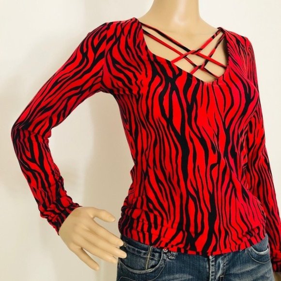 New! GUESS Red Stripe Sexy Top - Picture 4 of 4